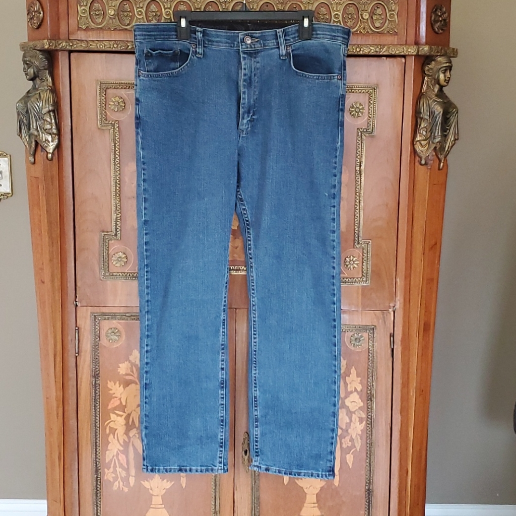0215 Wrangler Regular Fit Comfort Flex Jeans